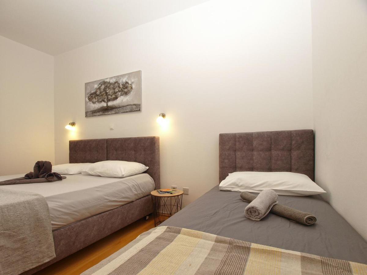 Apartments Biskupije 810 梅杜林 外观 照片