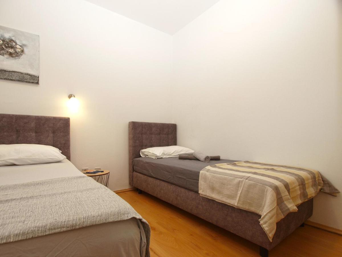 Apartments Biskupije 810 梅杜林 外观 照片