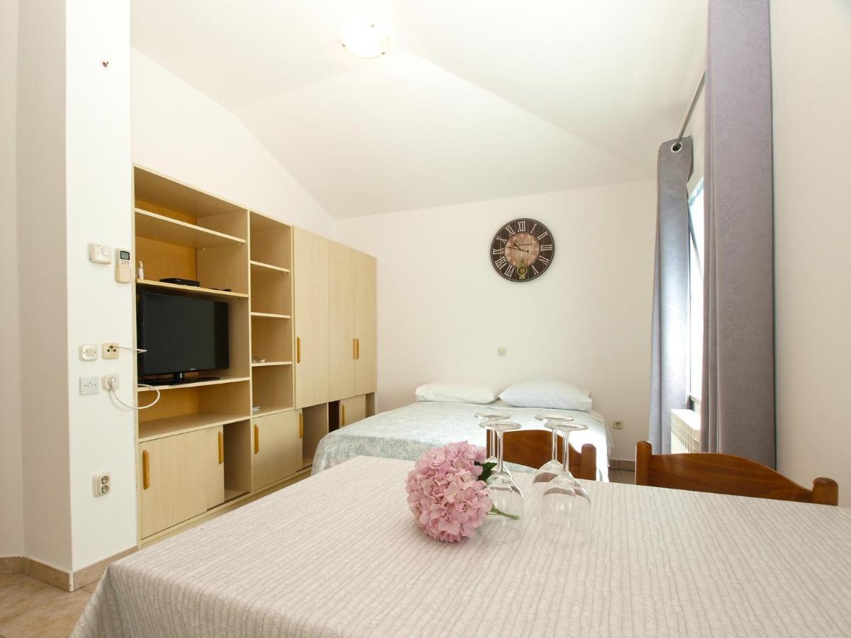 Apartments Biskupije 810 梅杜林 外观 照片