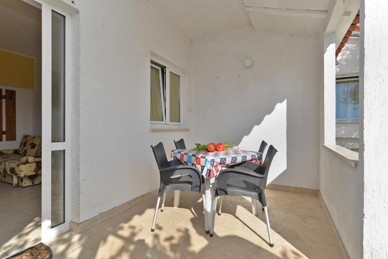 Apartments Biskupije 810 梅杜林 外观 照片