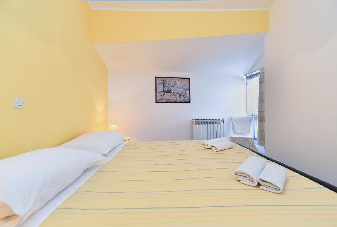 Apartments Biskupije 810 梅杜林 外观 照片